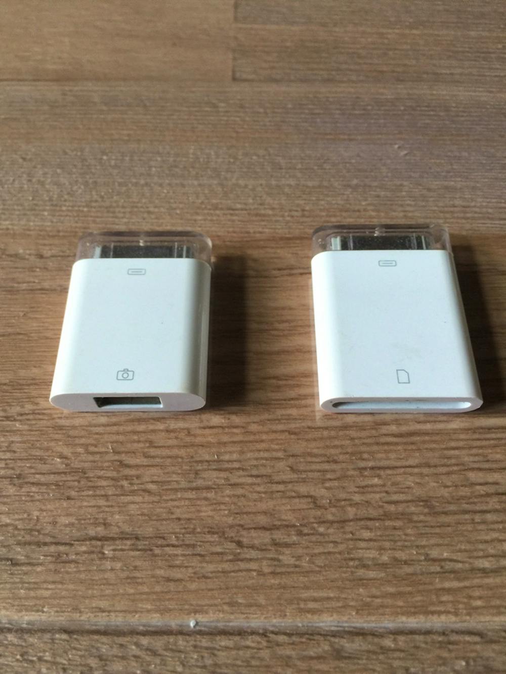 Apple Caméra Connection Kit. Permets de brancher un appareil photo en